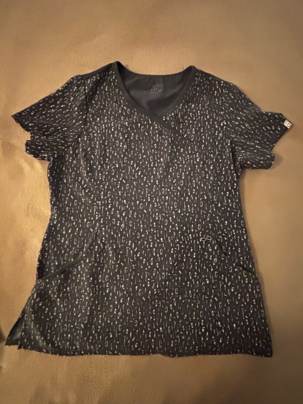 Cherokee Infinity Women’s Black Short-Sleeve Printed V-Neck Top scrub